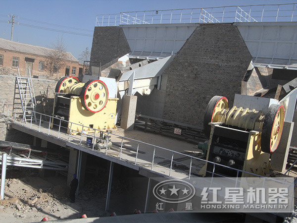 中碎鄂式破碎機加工現場